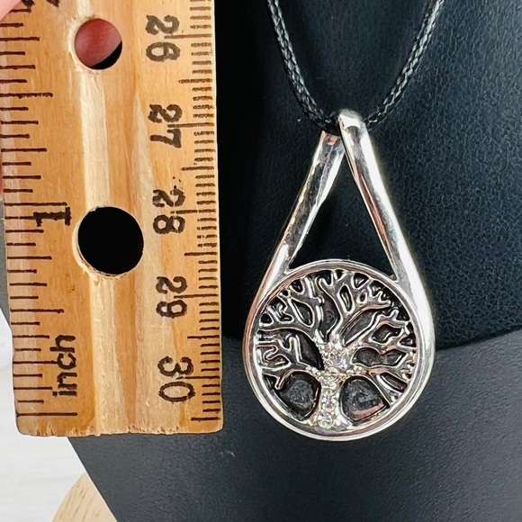 Silvertone Ginger Snap button pendant + Free 16” cord necklace - Picture 8 of 9